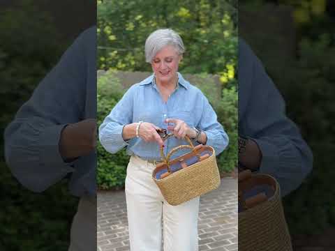 Linen+White denim+sandals=effortless summer style. #agelessstyle #SummerOOTD