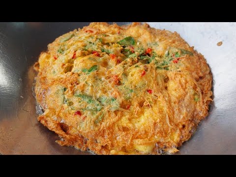 ไข่เจียวผัดกะเพรา ไม่นึกเลยว่านำเครื่องผัดกะเพรามาใส่ในไข่เจียวจะหอมและอร่อยขนาดนี้