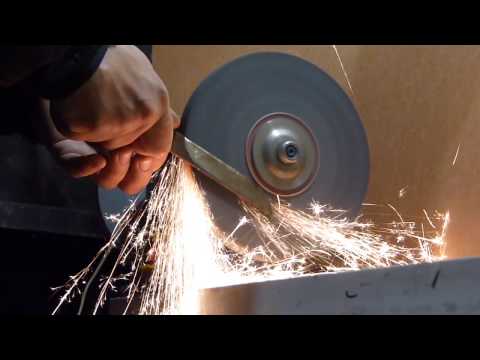 The knife's blade falls straight from the blade. No bells and whistles, no pretense.