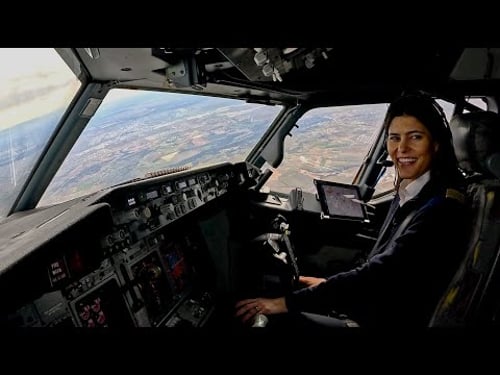 Beautiful Female Pilot Take Off Her Boeing B737-800 | Cockpit View | GoPro