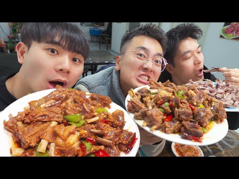 When the 68 yuan lamb chops came, we almost had to fight over them…