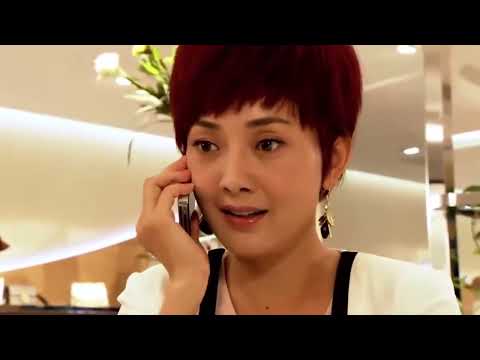 兒子找個假爸爸去見老師,哪知親媽就在身後,搞笑了