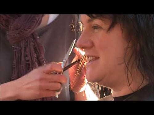 Coiffeurs itinérants, ils sillonnent les campagnes pour couper les cheveux !