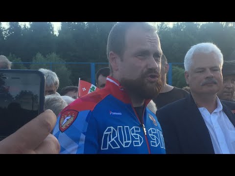 Economic failures threaten to spill over into politics. (Dmitry Demushkin)