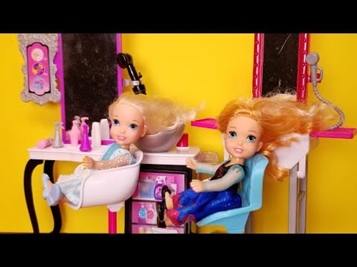 At the Salon ! Elsa and Anna toddlers - haircut - spa - massage - Barbie is the hairstylist - relax