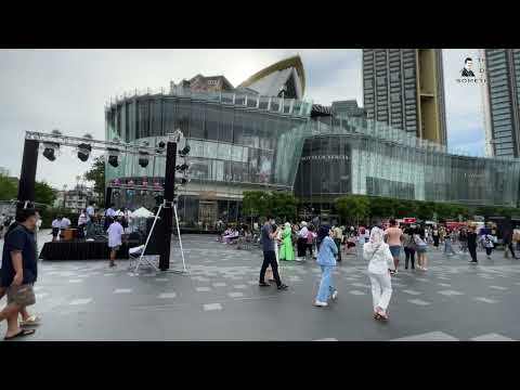 ဘန်ကောက်က လူအစည်ဆုံး Shopping Center Iconsiam ကို လှေစီးပြီးသွားကြမယ်