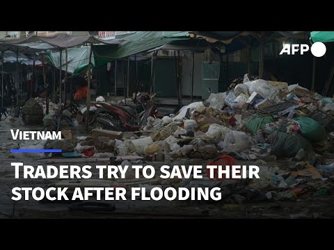 Market traders pick up the pieces after deadly Vietnam flooding | AFP