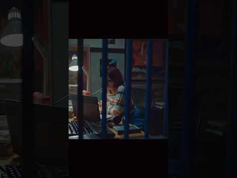 Birleşiyoruz sessizce.. #Avlu #AzDen #avluedit #cerenmoray #yerçekimlikaranfil #theyard #demetevgar