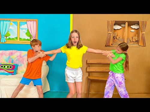 Nastya ve Renkli Oyuncaklarla Karton Meydan Okuması