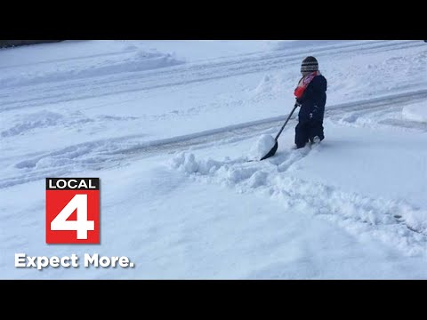 Shoveling snow safely tips from Henry Ford Health exercise physiologist