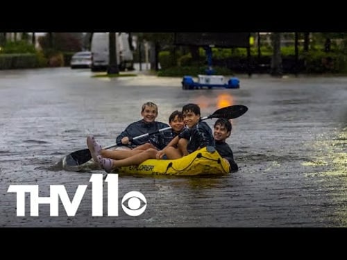 Floods kill at least 2 people in Florida