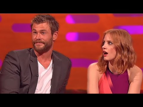 Chris Hemsworth Being Thirsted Over By Female Celebrities!