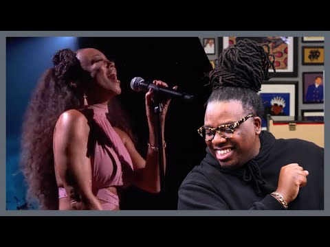 Voice Teacher Analyzes CHANTÉ MOORE @ 2022 SOUL TRAIN AWARDS