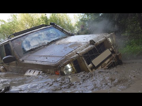 Чироки почти утонул, но смог вытащить ниву