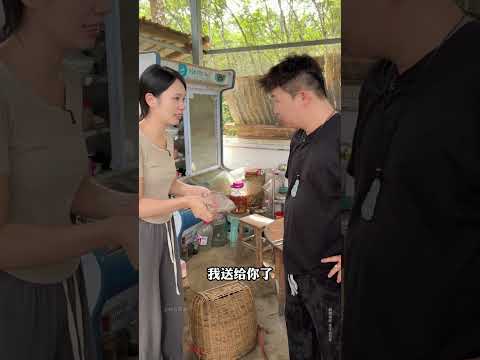 小女孩有個大學夢,無奈嬸嬸唯利是圖!