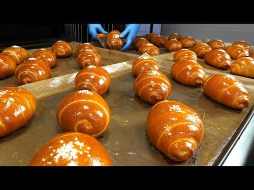 버터의 풍미가 폭발한 겉바속촉 소금빵, 한 달 1만 개 팔리는 소금빵 제작 전 과정 / Butter Salt Bread / Korean street food