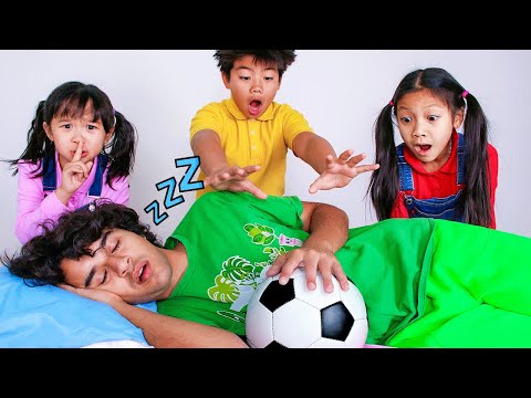 Lily Eric & Bella Learn Where to Play Giant Soccer