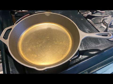 Can I make a Lodge Cast Iron Skillet nonstick like a Griswold? #howto #viral #1millionviews #bacon