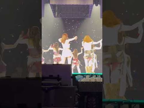 Momo x Jeongyeon Goofing Around in “Dance the Night Away” 🌊