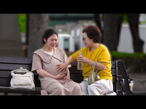 Strangers gathering around a lonely pregnant woman