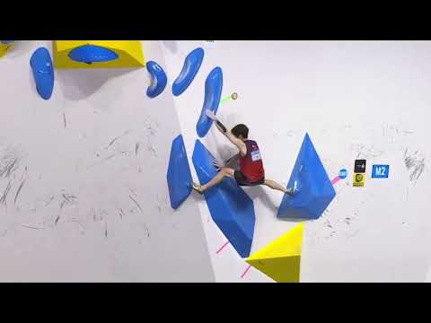 堪称年度最难的动态攀石线路,摔得运动员四脚朝天,太过于极限! #攀岩 #攀岩世界杯 #潘愚非 #极限运动 #小平爱爬墙