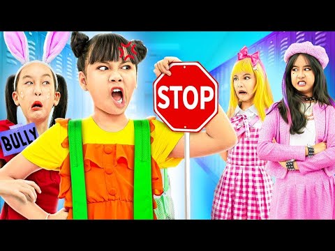 Chica Nueva Vs Chica Mala En La Escuela! La Chica Nueva Se Convierte En Enemiga De La Chica Popular
