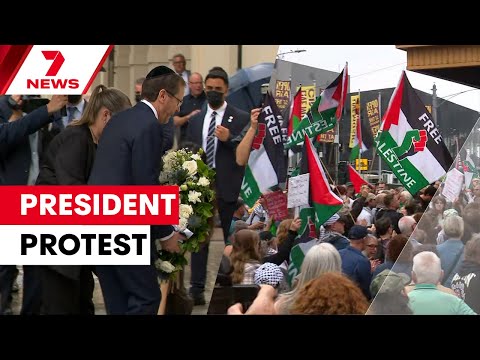 Protesters shut down Flinders Street as Israel’s president begins his Australian tour | 7NEWS