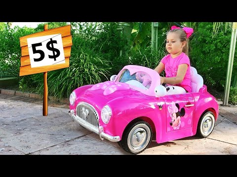 Diana chơi với những chiếc xe đồ chơi mới