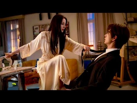 بنت قوية عندها قوى خارقة عشان تحمي عالم الشياطين الطيبين بتتفق مع حارس عاوز يدمرهم كلهم ولكن بيحبها