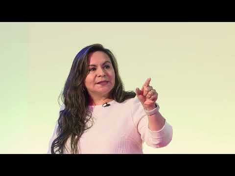 El futuro de las TIC en territorios Colombianos | Sandra Urrutia | TEDxUniversidadDeBoyacá