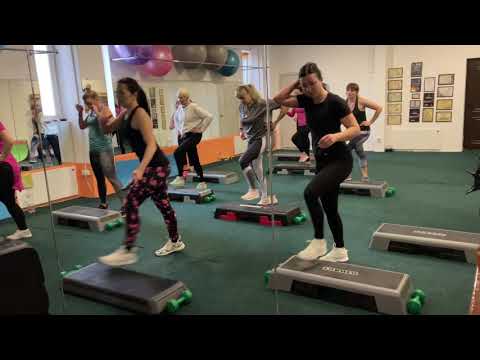 Динамичная, интересная тренировка на все тело 😍👍 Степ, гантели