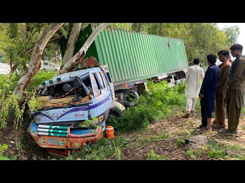 Massive Crash 22-Wheeler Trailer Completely Destroyed & Fully Repaired