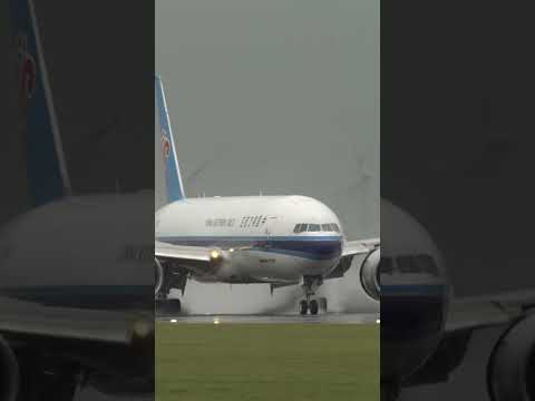 BOEING 777 LANDING with WATER SPRAY