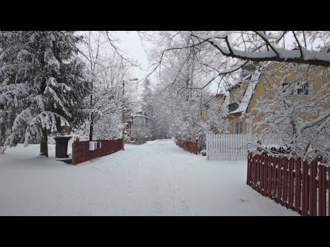 Snowy Spring in Finland🌨️☃️April Snowfall Walk in Peaceful Helsinki Residential Area (Tapaninkylä)