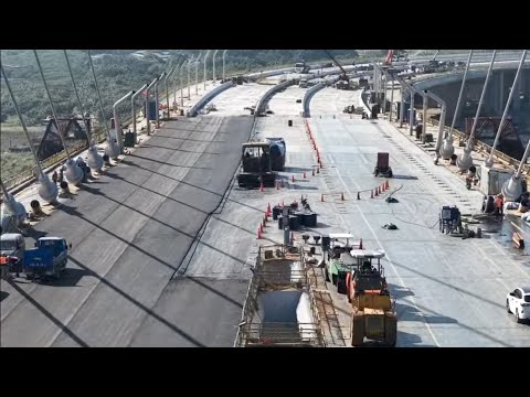 2025.12.16 淡江大橋 河中段南向機車道瀝青鋪設 進出車輛行車動線更改 各區施工概況 空拍 LIVE 直播