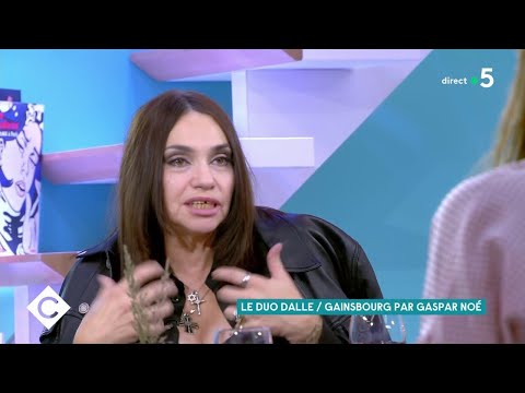 Béatrice Dalle et Charlotte Gainsbourg en pleine impro - C à Vous - 22/09/2020