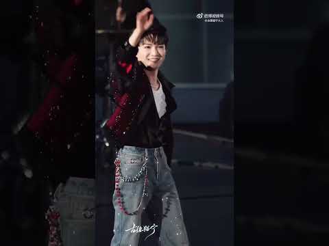 饭拍1 《我的对》 周深 Charlie Zhou Shen 「中国电影120周年活力之夜」2025-12-18 Cr. 古德猫宁大人(微博)