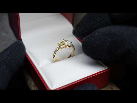 TOI et MOI engagement ring