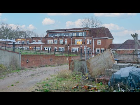 They Never Returned | ABANDONED Billionaires Mansion With EVERYTHING Left Behind