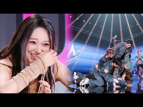 The teammates threw Li Quanzhe to the ground. Cheng Xiao couldn't help laughing when he saw it.