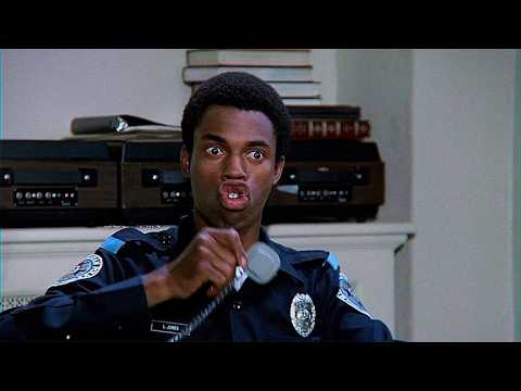 一口氣看完七部警察學校,平均一分鐘就要笑兩次,讓人笑的嘴抽筋