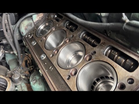 Detroit diesel 8v71 engine overheated, broken valve melted piston rings getting rebuilt Vintage bus