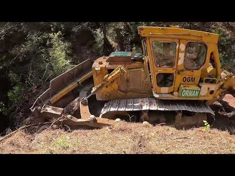 OPENING THE BEGINNING OF A ROAD IN A CLOSED AREA - REMOVING THE OBSTACLE IN THE FOREST - HARD WORK