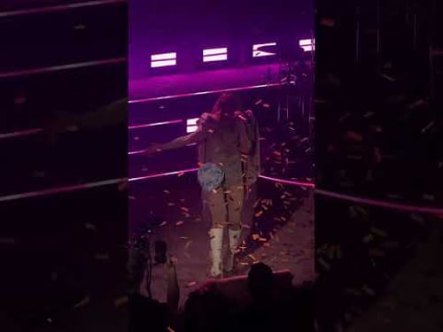 Hilary Duff performs What Dreams Are Made Of for the very first time 🤩 #hilaryduff #lizziemcguire