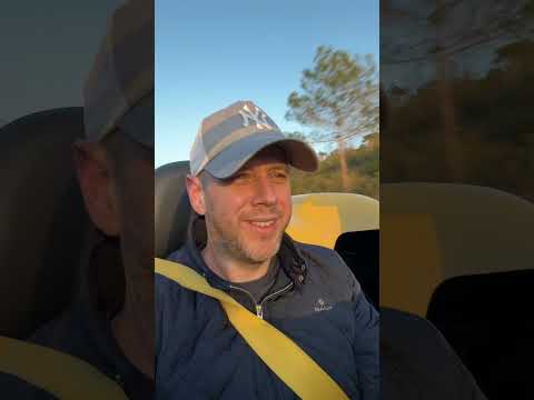 Driving 80s Porsches with Honor across Barcelona! 🏁🇪🇸