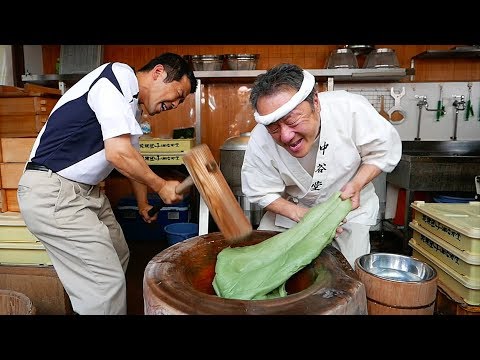 Japanese Street Food - SUPER FAST MOCHI POUNDING Japan
