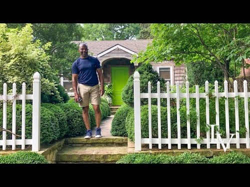 GARDEN TOUR: The Bungalow Garden with the Appletini Green Door | Linda Vater