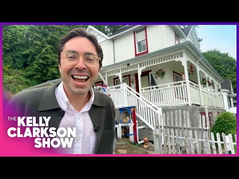 Kelly Clarkson Tours 'The Goonies' House With Designer JP Connelly!
