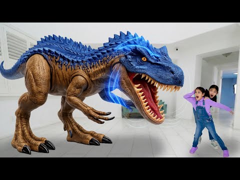 Ellie & Charlotte Dino Toys Come Alive! 🦖 Fun Kids Adventure