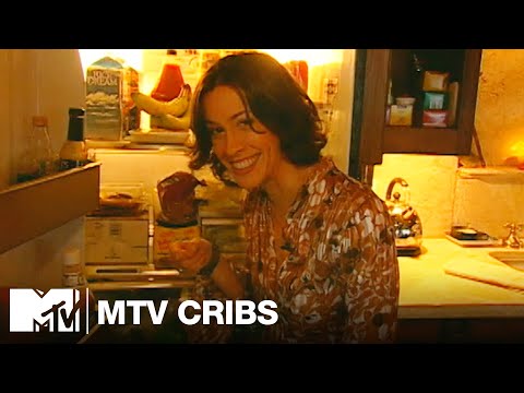 Alanis Morissette Welcomes Us Into Her Ottawa Pad | MTV Cribs